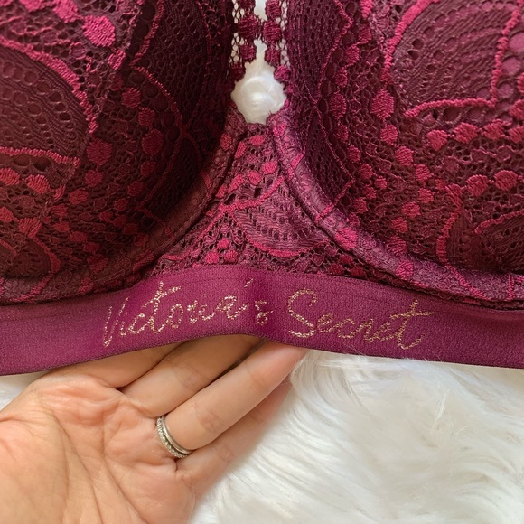 🎀Victoria’s Secret logo and lace bra🎀FREE COUPON - Picture 3 of 7